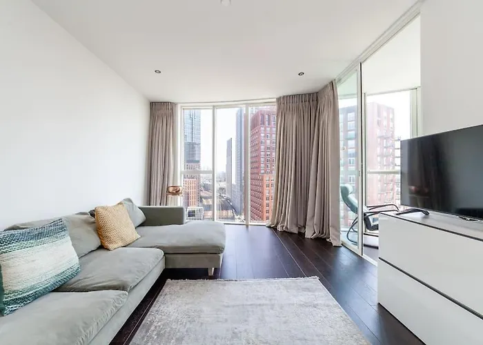 Full Of Light & Spacious 2Br Residence, 9 Elms
