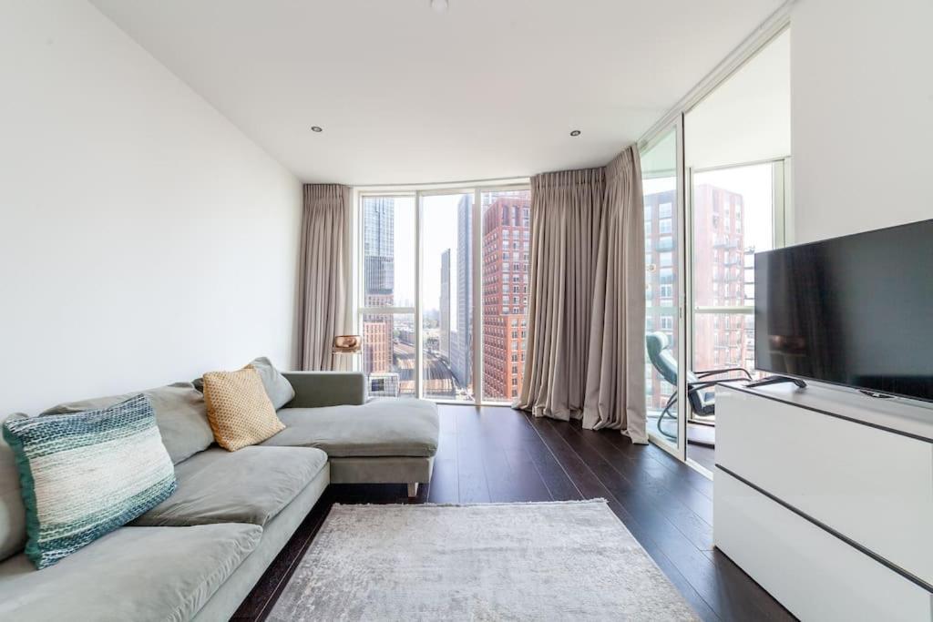 Full Of Light & Spacious 2br Residence, 9 Elms Apartment